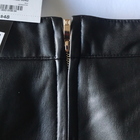 New Liz Claiborne Pleather Pencil Skirt Size 8 - Picture 4 of 6